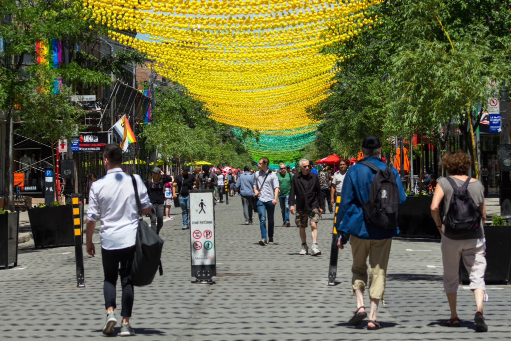 Retour des petits boules dans le Village mais cette fois aux couleurs de l'arc-en-ciel !