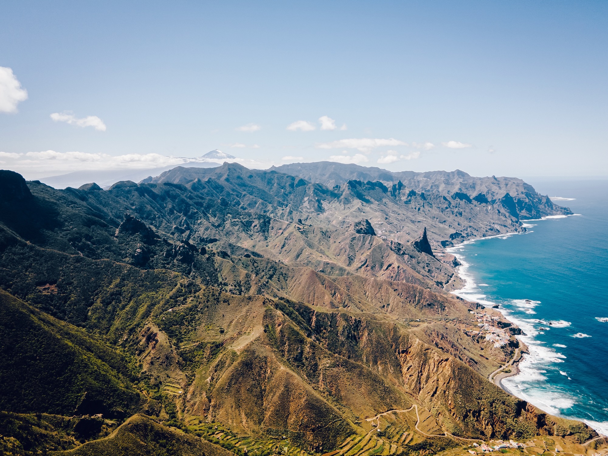 Panorama de l'Anaga avec vue lointaine sur le Teide