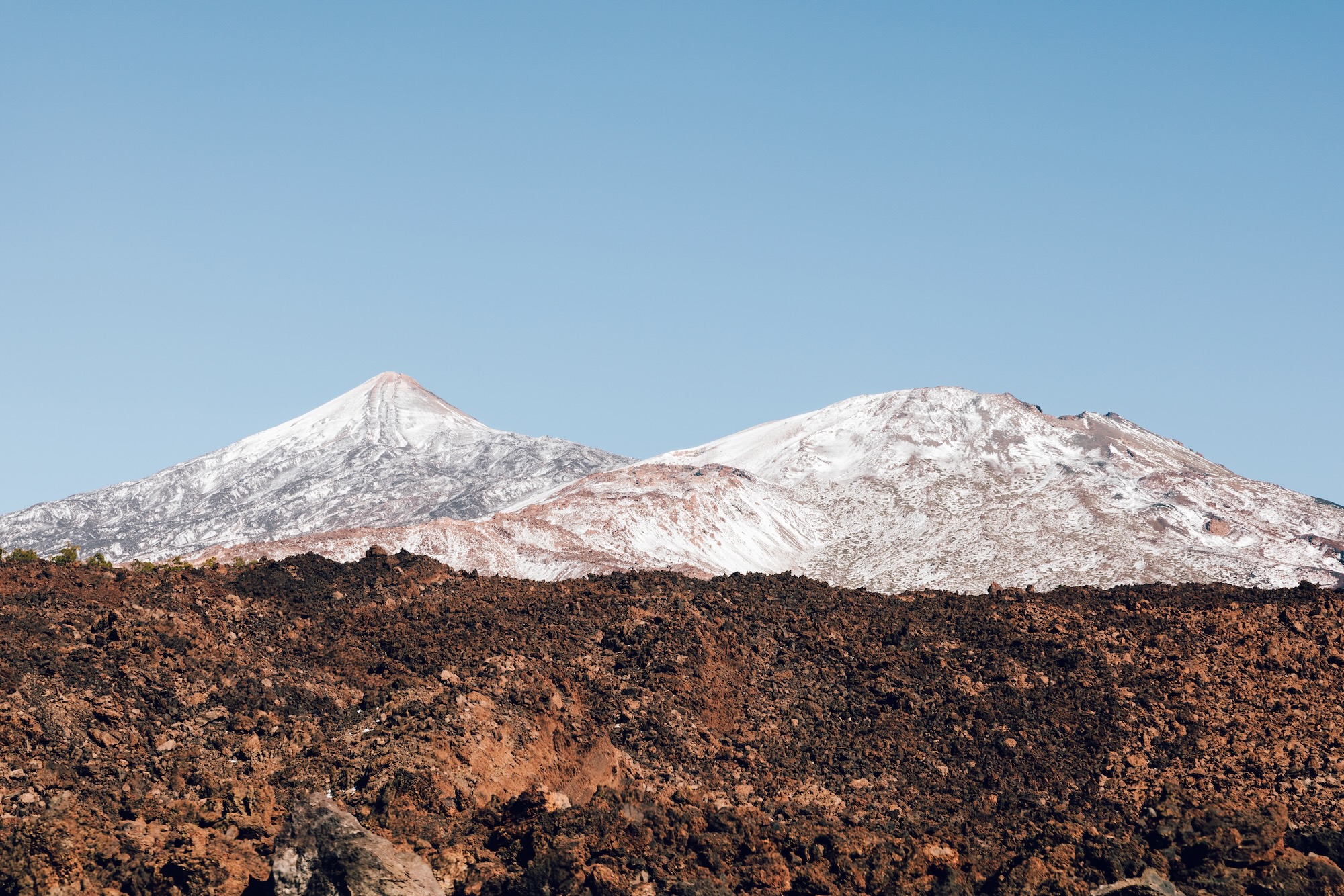 Le Teide et le Pico Viejo en hiver sous la neige